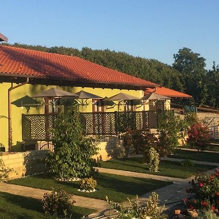 Agriturismo Da Mamma Альба Экстерьер фото