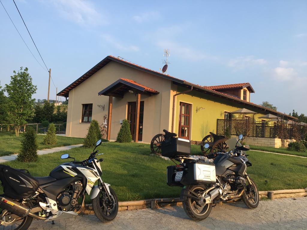 Agriturismo Da Mamma Альба Экстерьер фото